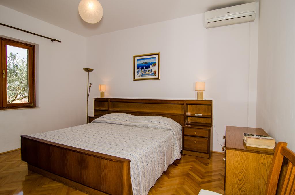 Apartments Antares in Cavtat, bedroom